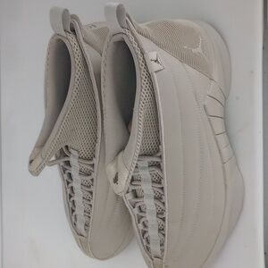 Billie Eilish Jordan retro 15